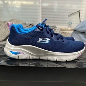 SKECHERS ARCHFIT WOMENS SIZE 6.5 SN 149722